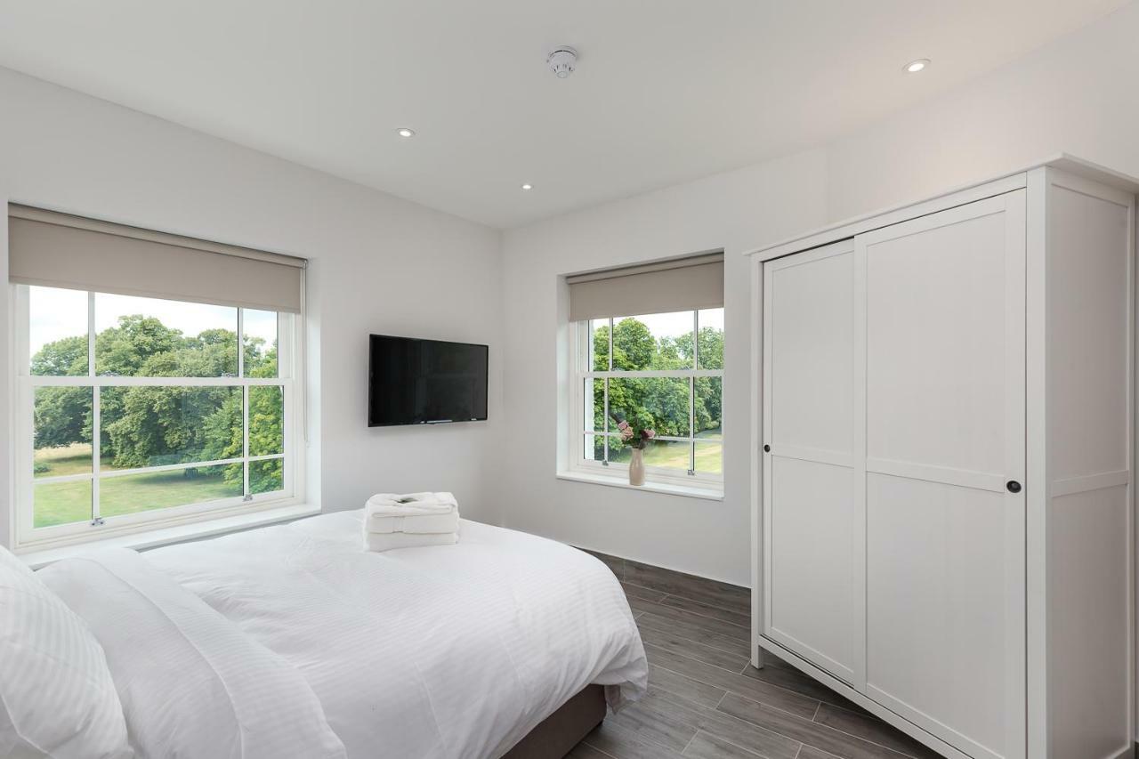 The Lion Gate Apartments East Molesey Exterior photo
