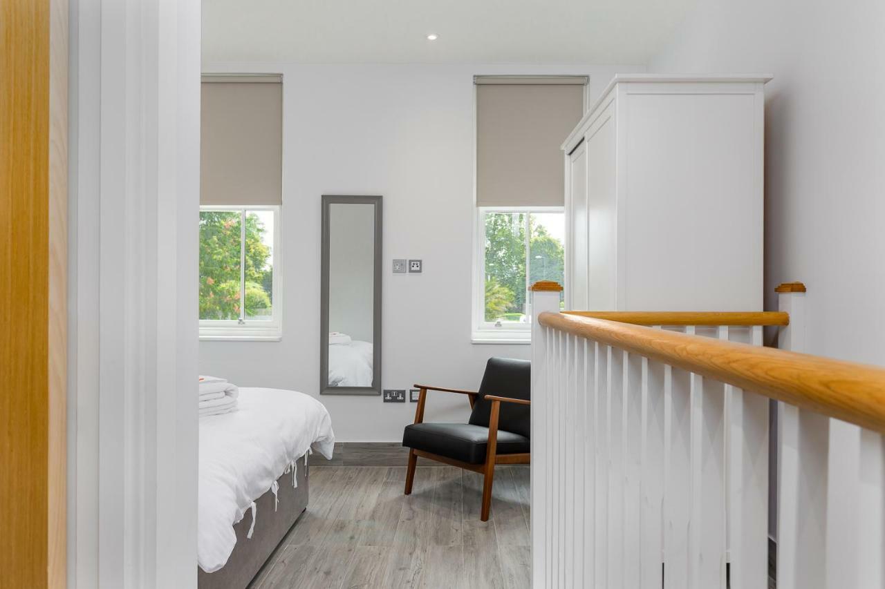 The Lion Gate Apartments East Molesey Exterior photo