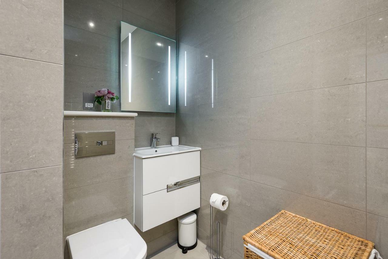 The Lion Gate Apartments East Molesey Room photo